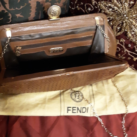SOLD.🇮🇹FENDI VINTAGE  1970s CLUTCH - Picture 7 of 8
